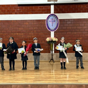 Semana Aniversario CSME: realizan coronación para los alumnos de Enseñanza Básica